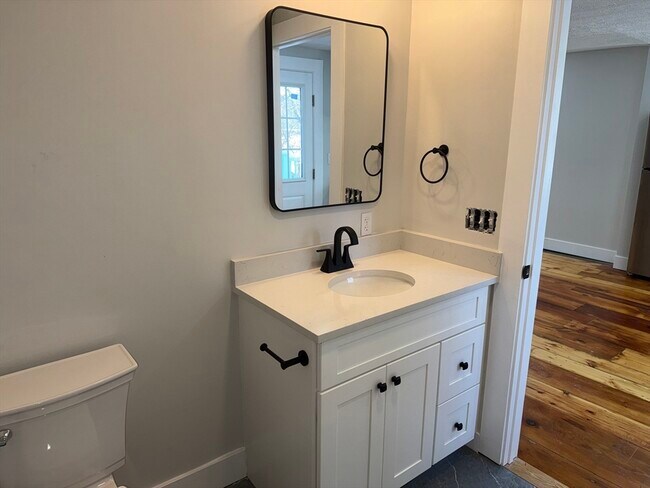 Building Photo - 25 Pine St