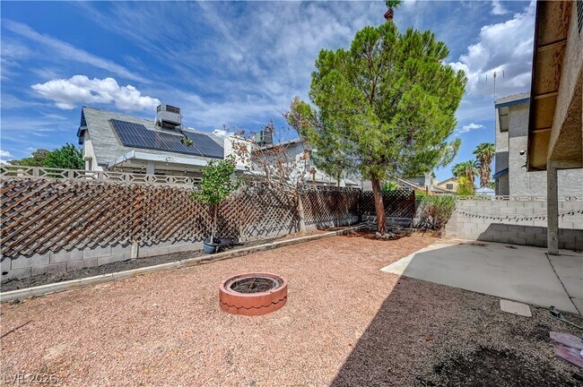 Building Photo - 6632 Wheelbarrow Peak Dr