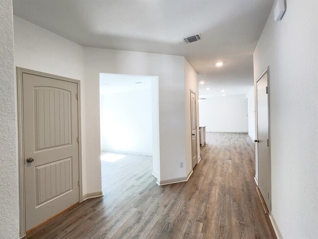 Building Photo - 120 Sweetwater Crk Ln