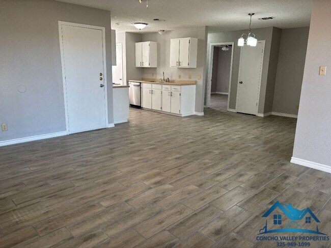 Building Photo - For Rent - 4 Bed/2 Bath near Goodfellow AFB