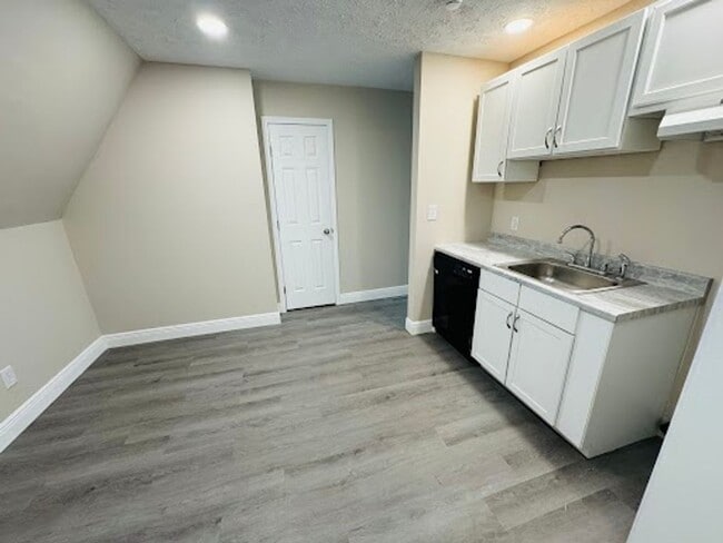 Building Photo - 363 Mansion Ave