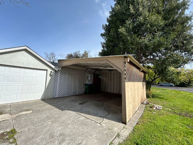 Building Photo - 2bd 1 ba with Zen Garden, Garage, Updated ...