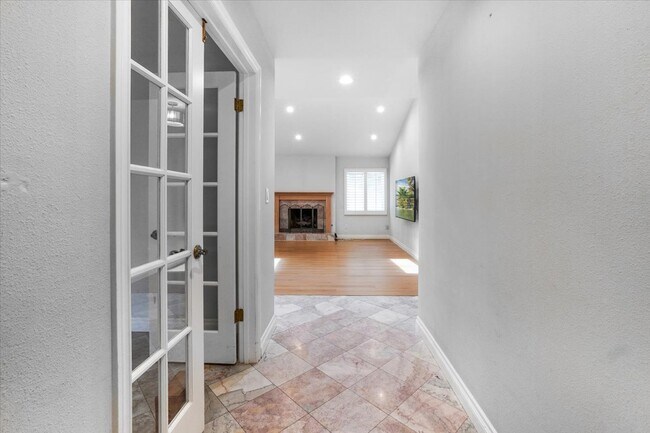 Building Photo - 7365 Pomelo Dr