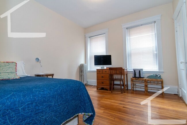 Building Photo - Coolidge Corner 3-bed with unbeatable price!