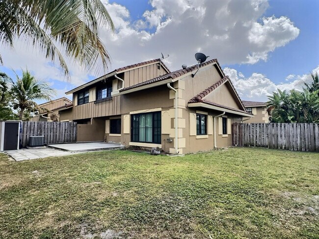 Building Photo - 2652 Riverside Dr