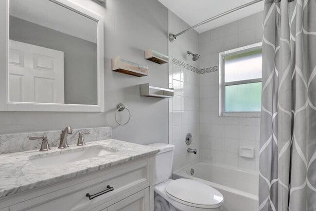 Building Photo - 1097 Egret Cir N