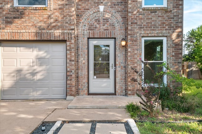 Building Photo - 1302 Forest Oaks Path