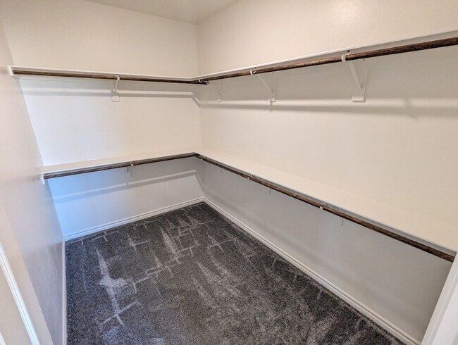 Building Photo - 1310 Ossa St