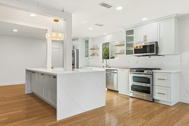 Building Photo - 20305 Aetna St