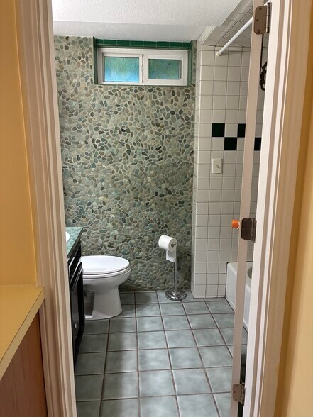 Building Photo - 5508 SE Harold St