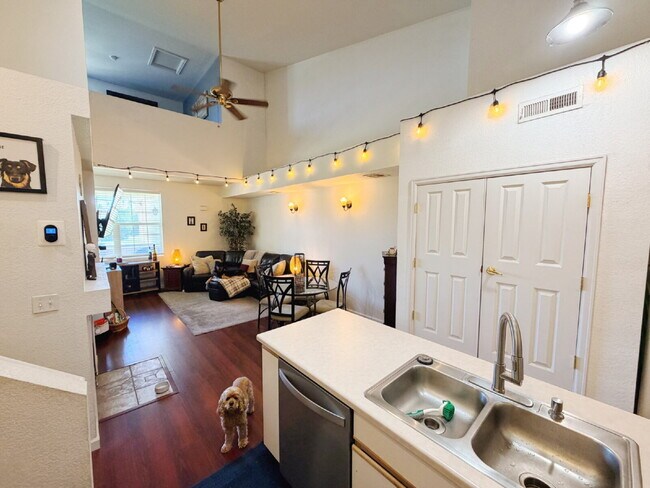 Building Photo - Rare opportunity to lease a golf course-view condo in one of Littleton's most convenient locations!