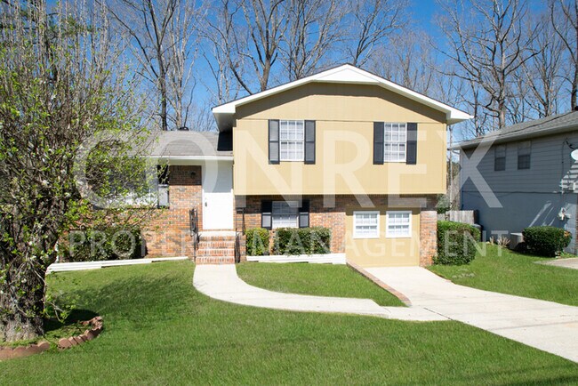 Primary Photo - Gorgeous 3 Bedroom with Backyard Deck!