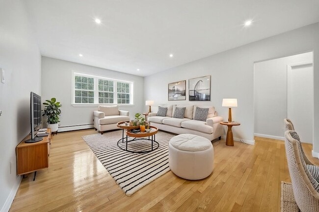 Building Photo - 11 Schubert St