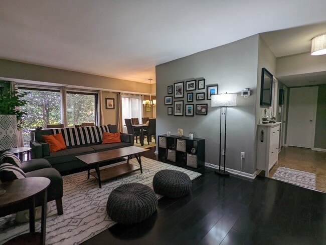 Living Room - 3101 S Manchester St