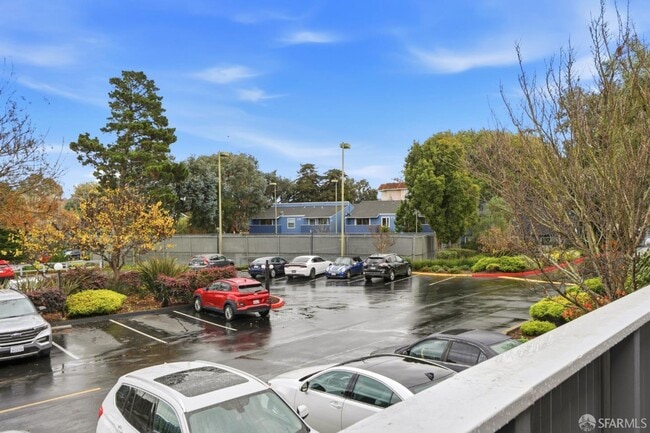 Building Photo - 101 Piccadilly Pl