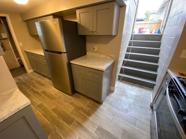 Building Photo - 426 E 15th Ave