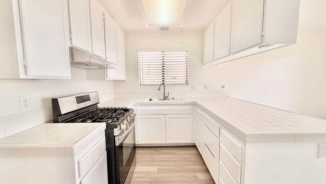 Building Photo - Wonderful Split-level Home with Spacious B...
