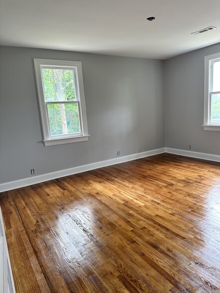 Bedrooms have orginial hardwood floors - 1826 River Dr
