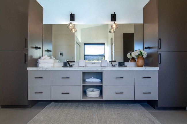 Building Photo - 779 Lucia Ln