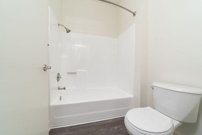 Building Photo - Remodeled, ground level, 1 bedroom, 1 bath condo in Lakeside Garden Grove Community