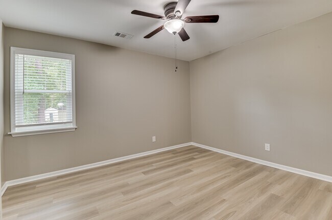 Building Photo - 454 Windtree Pl
