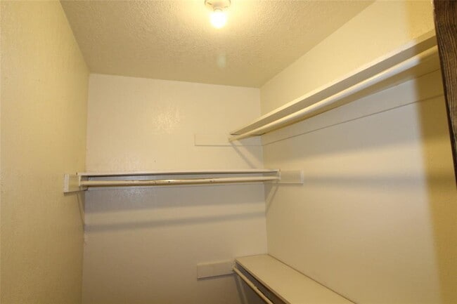 Building Photo - 904 Aspen Ct