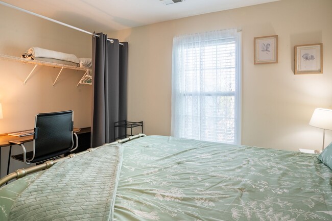 Building Photo - FURNISHED OFF-SEASON MONTHLY RENTAL-STARTI...