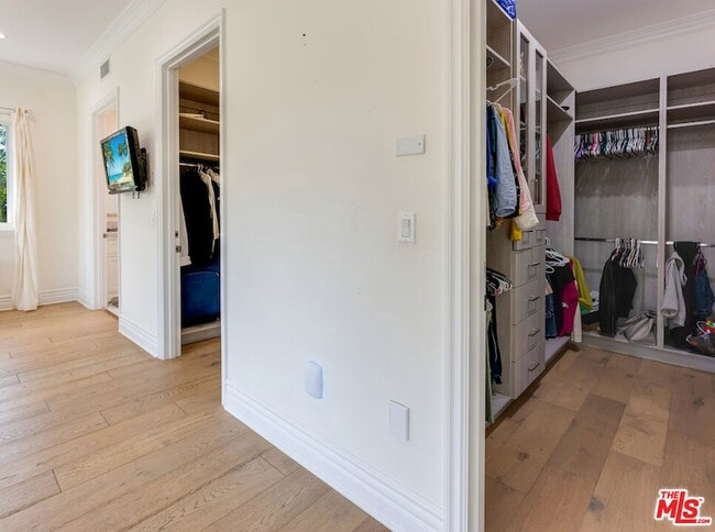 Building Photo - 391 S Saltair Ave