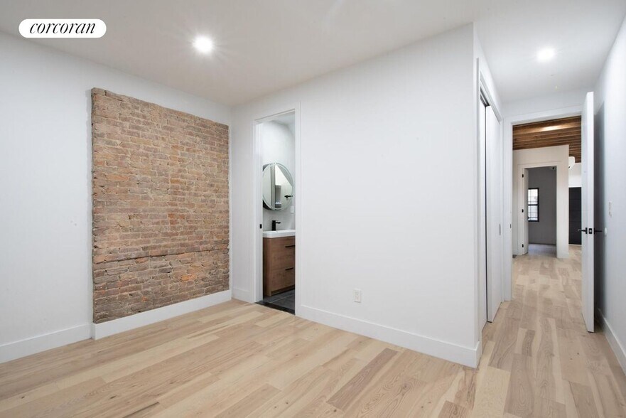 Building Photo - 183 Green St