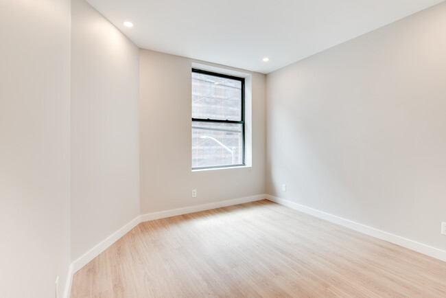 Building Photo - 179 Mott St