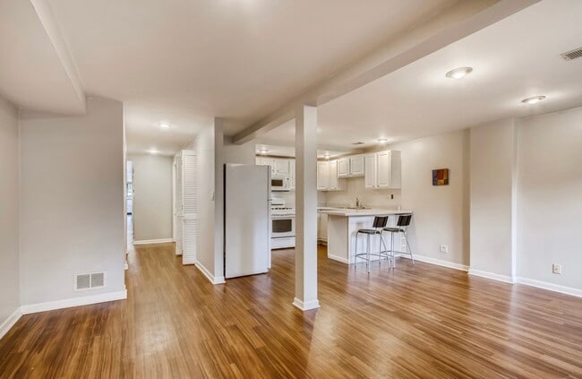 Building Photo - 722 S Oakley Blvd