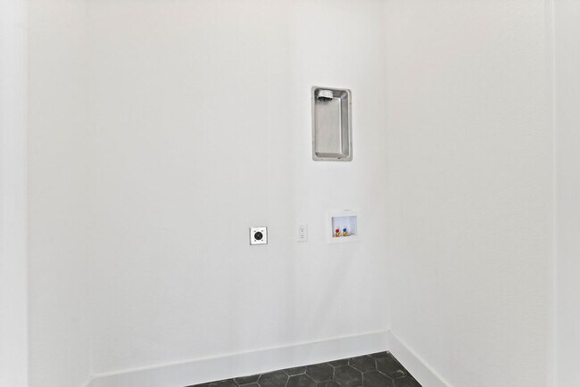 Building Photo - 11 Pagham Ln