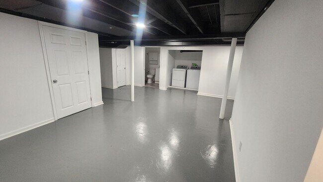 Building Photo - Adorable 3 Bedroom 2 Bath Brick Ranch home...