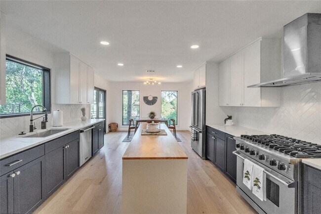 Building Photo - 2100 Apricot Glen Dr