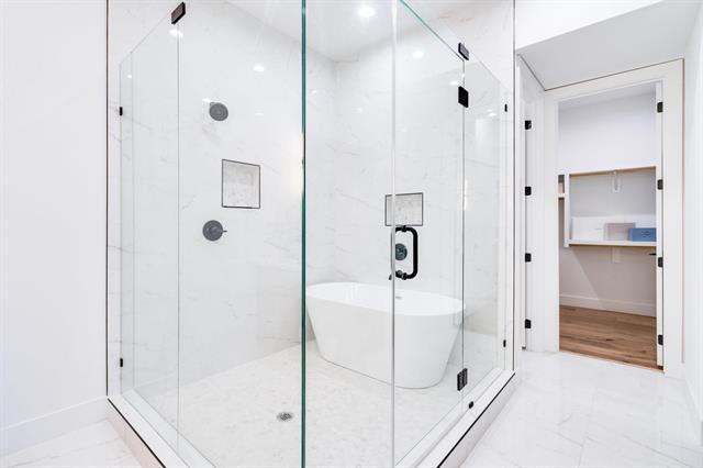 Building Photo - 4208 Live Oak St