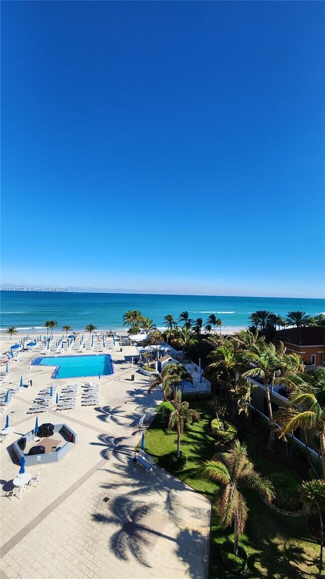 Building Photo - 2030 S Ocean Dr