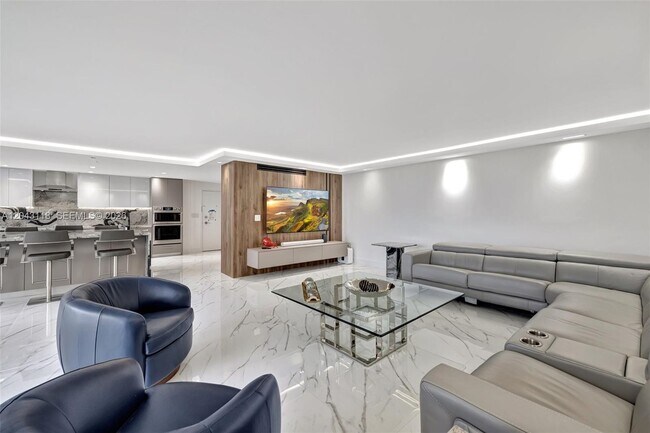 Building Photo - 2751 S Ocean Dr