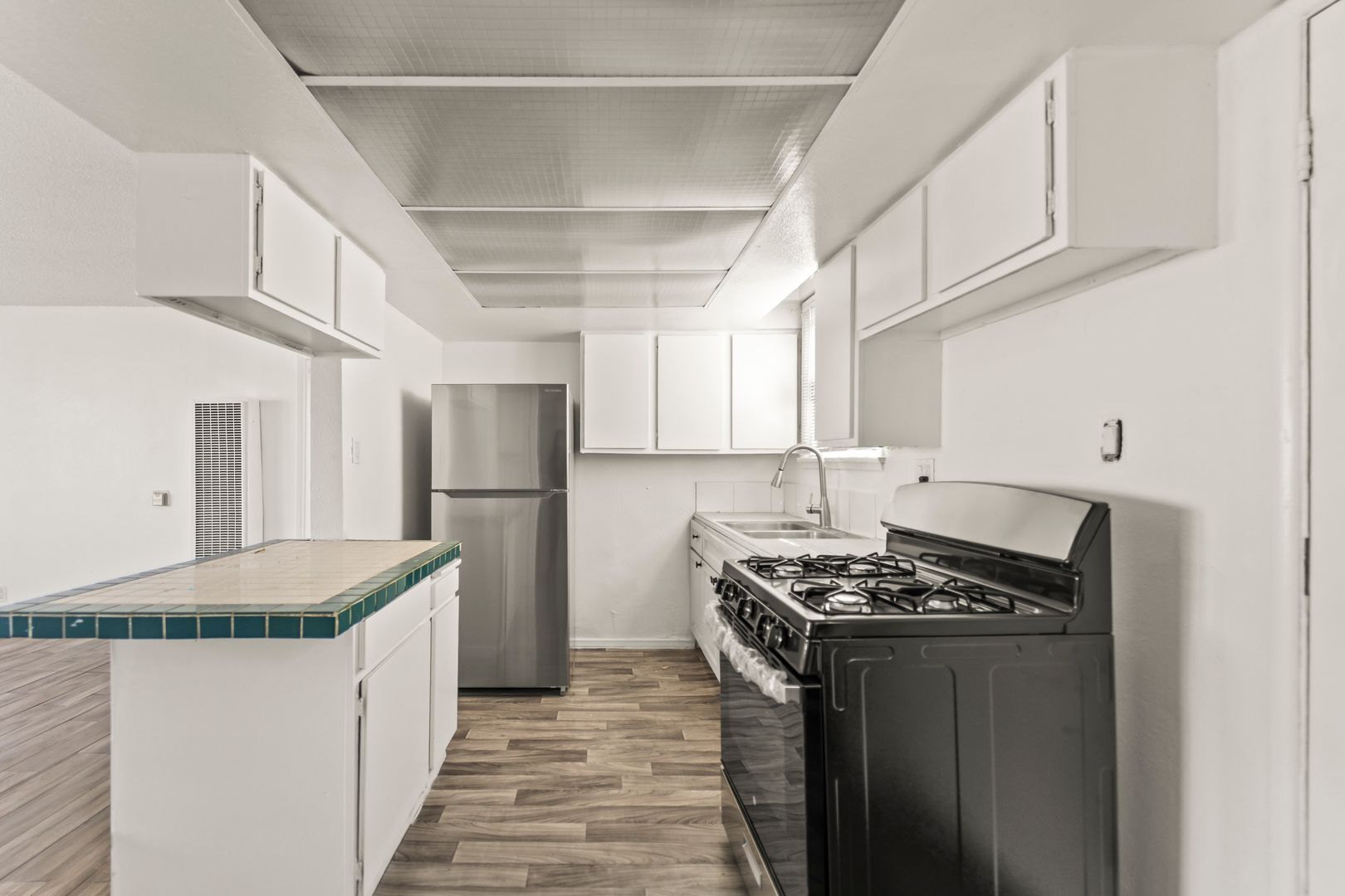 Building Photo - 956 E Imperial Hwy