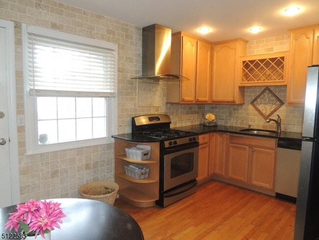 Building Photo - 201 Pitney Pl