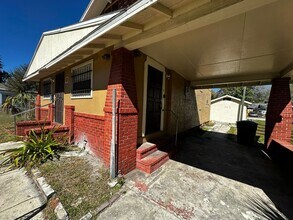 Building Photo - 2BR with Character