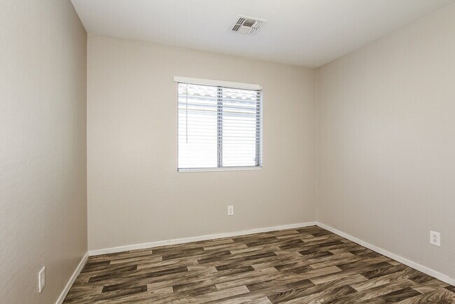 Building Photo - 12417 W Mandalay Ln