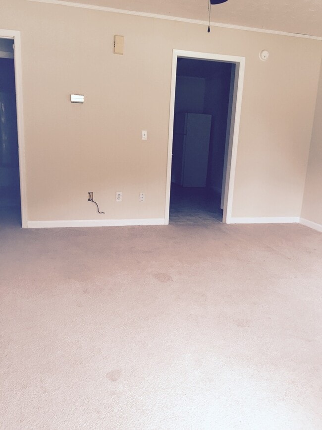 Building Photo - Duplex on East University Drive!