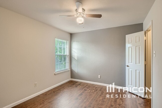 Building Photo - 3416 Tulip Ln