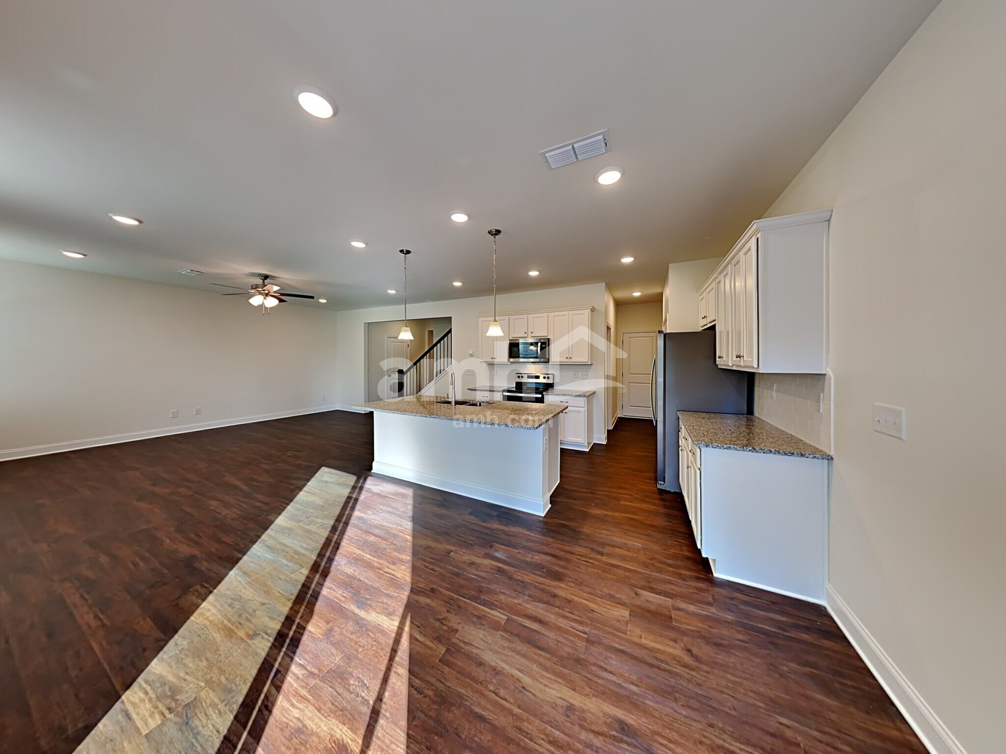 Building Photo - 451 Summit View Ct