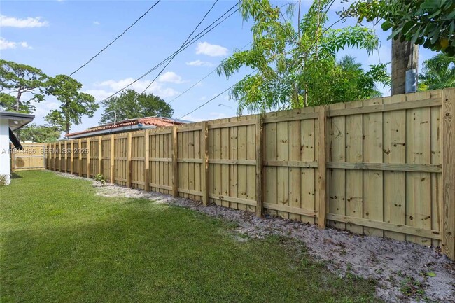 Building Photo - 1472 NE 62nd St