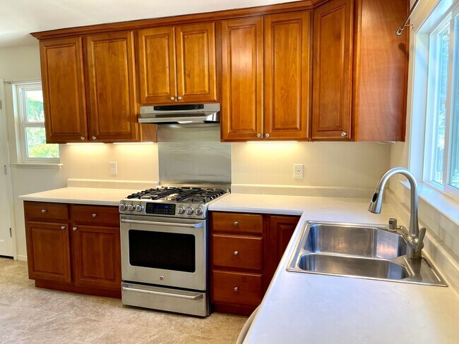 Building Photo - Charming two bedroom home in Mirabel Heights!