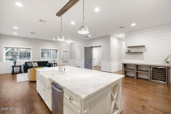 Building Photo - 4311 E Earll Dr