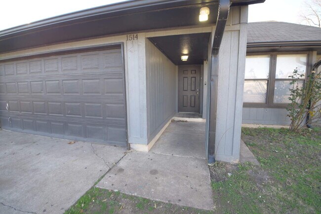 Building Photo - Spacious 3-Bedroom Home in Jenks School District with Bonus Loft & Private Patio