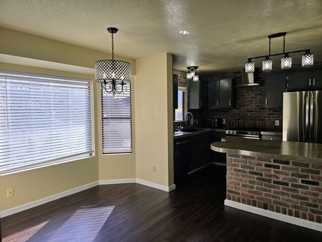 Building Photo - HOUSE - VILLAGE OF OAK CREEK