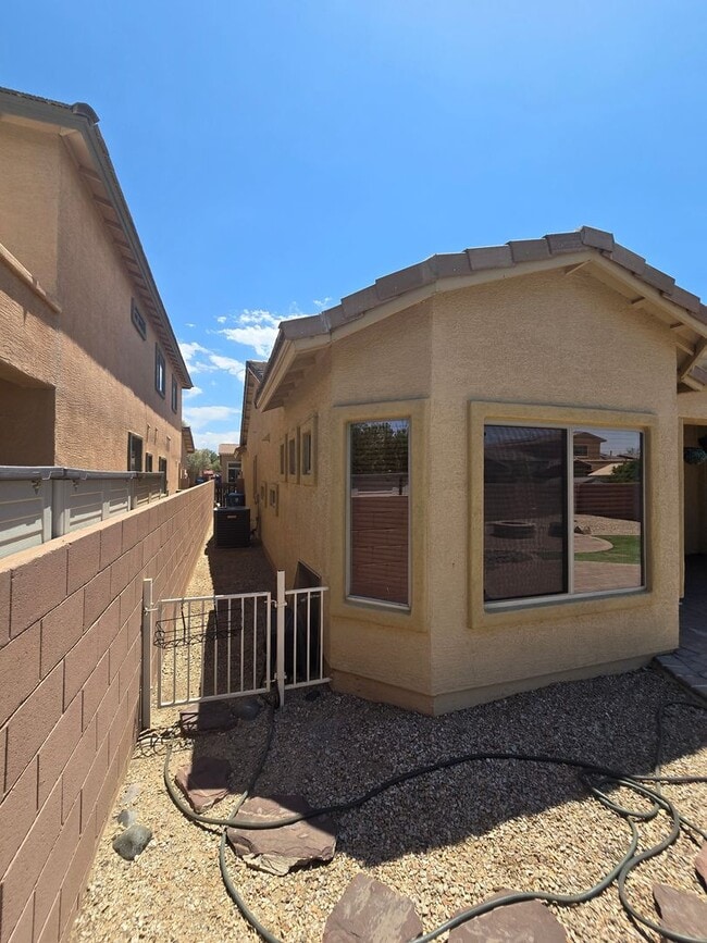 Building Photo - Must See 4 Bedroom Home in Sahuarita!  3 C...